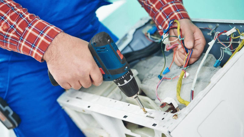 Yunusemre İndesit İndesit çamaşır makinesi kart tamiri – Su almama arızası orijinal parça ile giderildi. - Teknik servis örneği